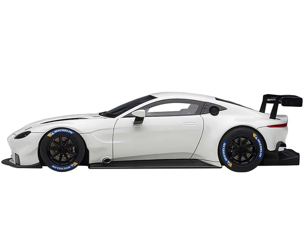 with 1/18 PRO Le Model Mans Vantage Aston by Martin Autoart GTE 2018 Carbon White Accents Car