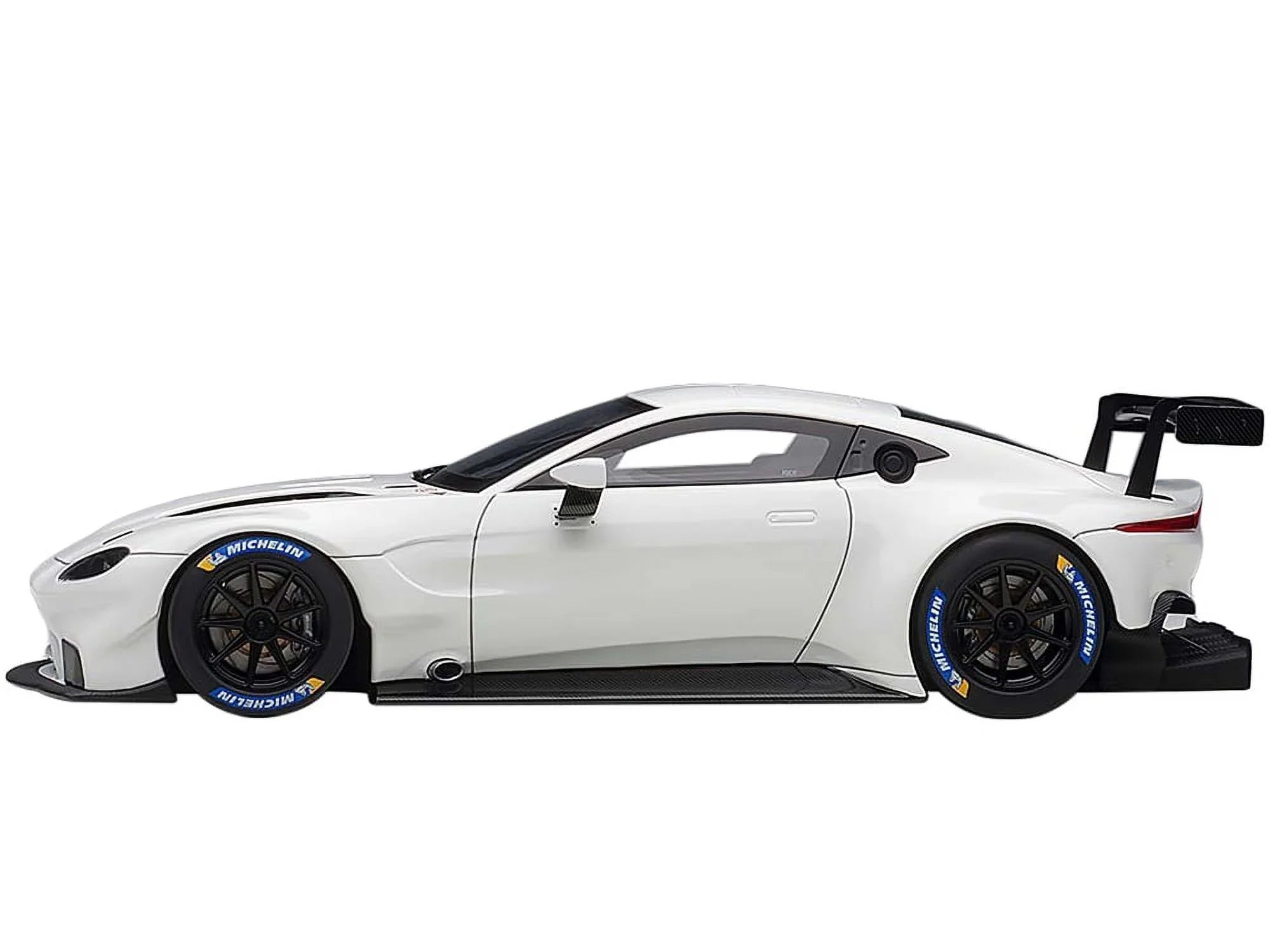with 1/18 PRO Le Model Mans Vantage Aston by Martin Autoart GTE 2018 Carbon White Accents Car