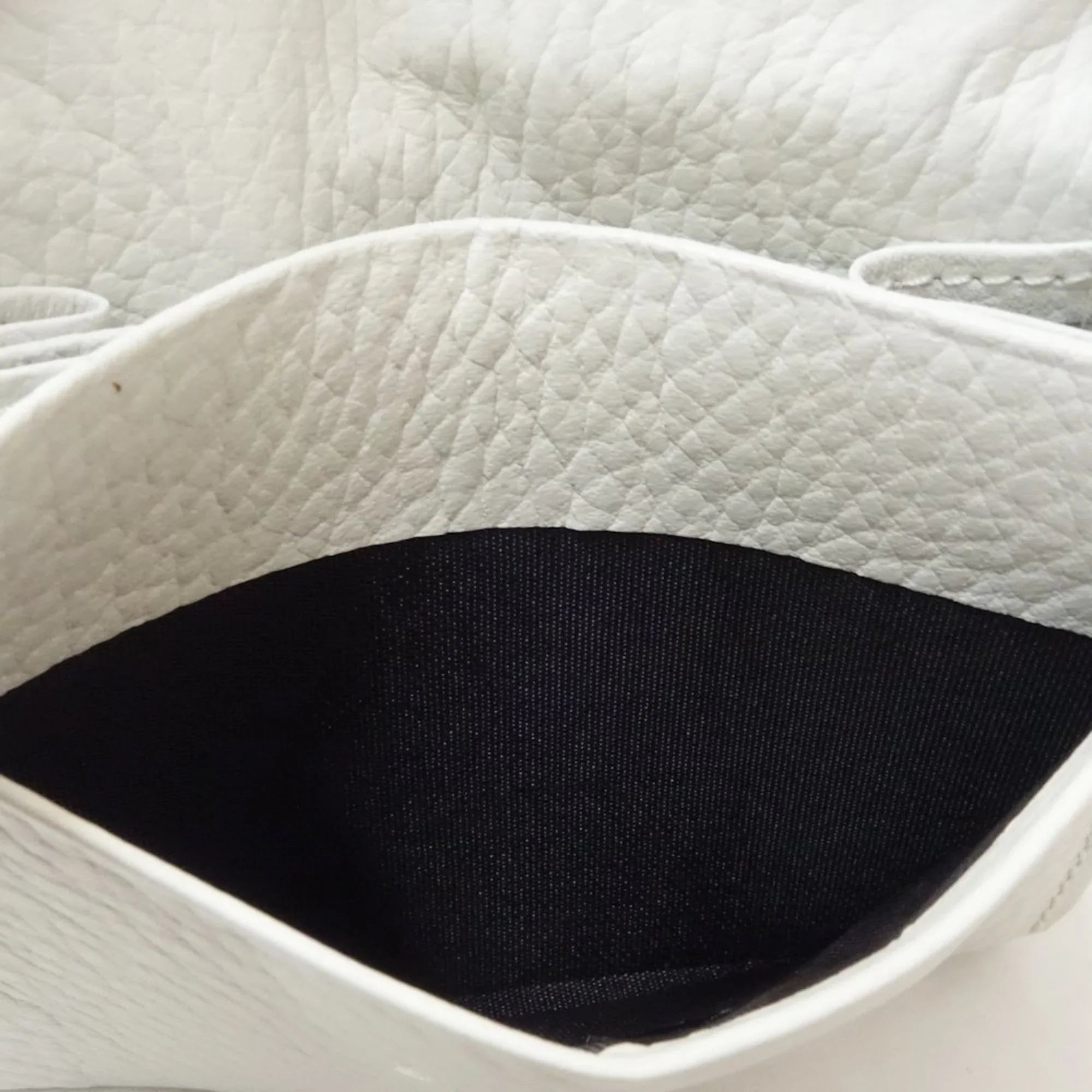 Pre-Owned BURBERRY leather (Good) Business holder case 083535 white card