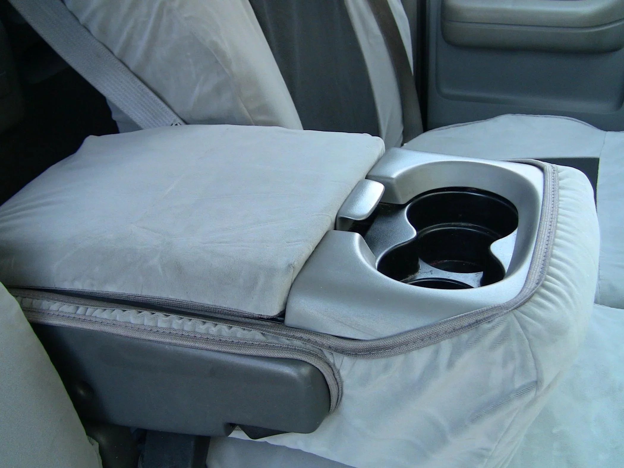 Two Adjustable Twill XLT Tone Black Super F150 Front Seat and Ford Gray Center Cab Headrests 40/20/40 Split Velour With F369 in Opening and Dark 2004-2008 Console