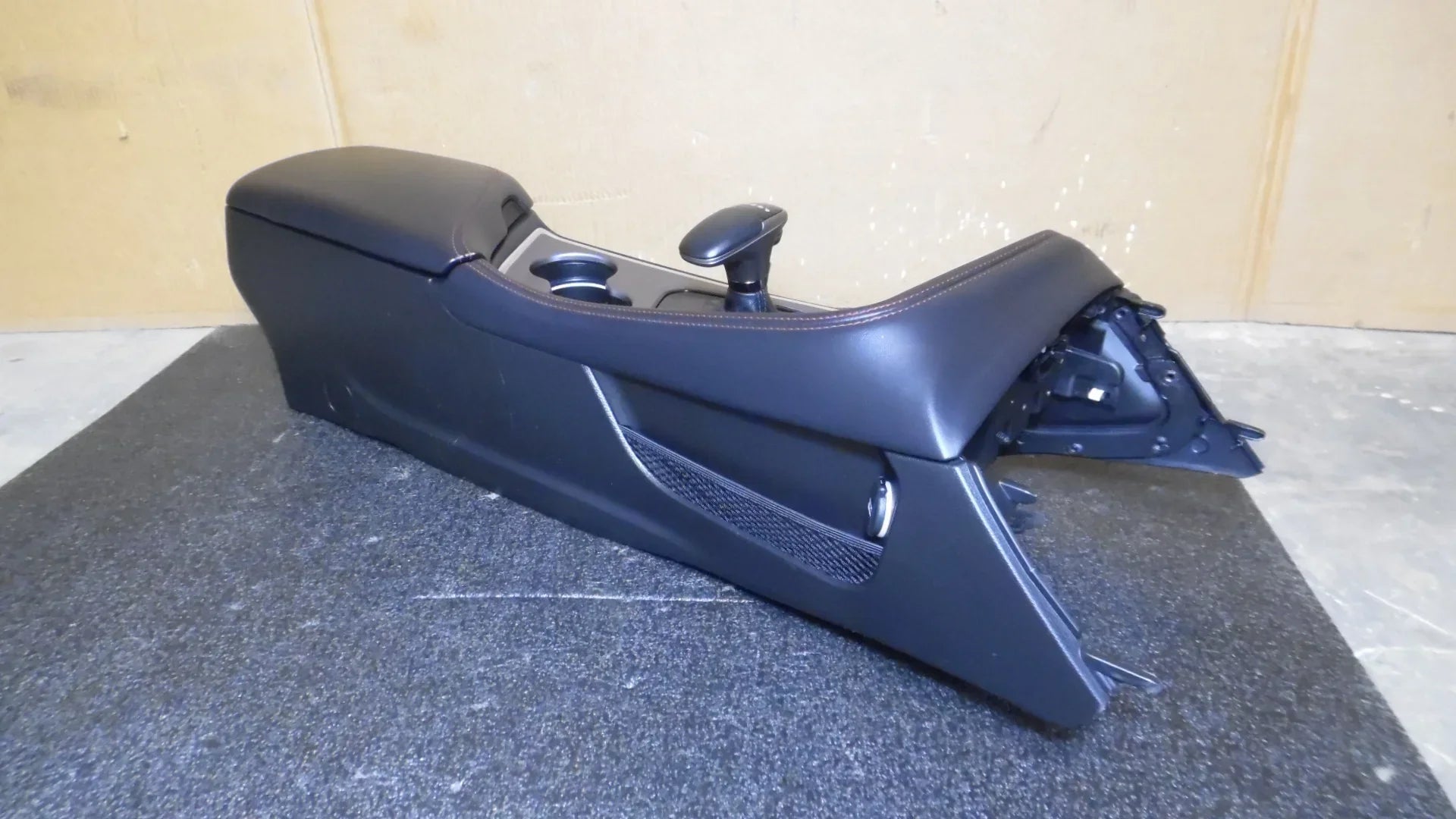 OEM Pre-Owned (Good) Armrest Floor Lid 2015-2023 Dodge Challenger AT Console Black w/ Center