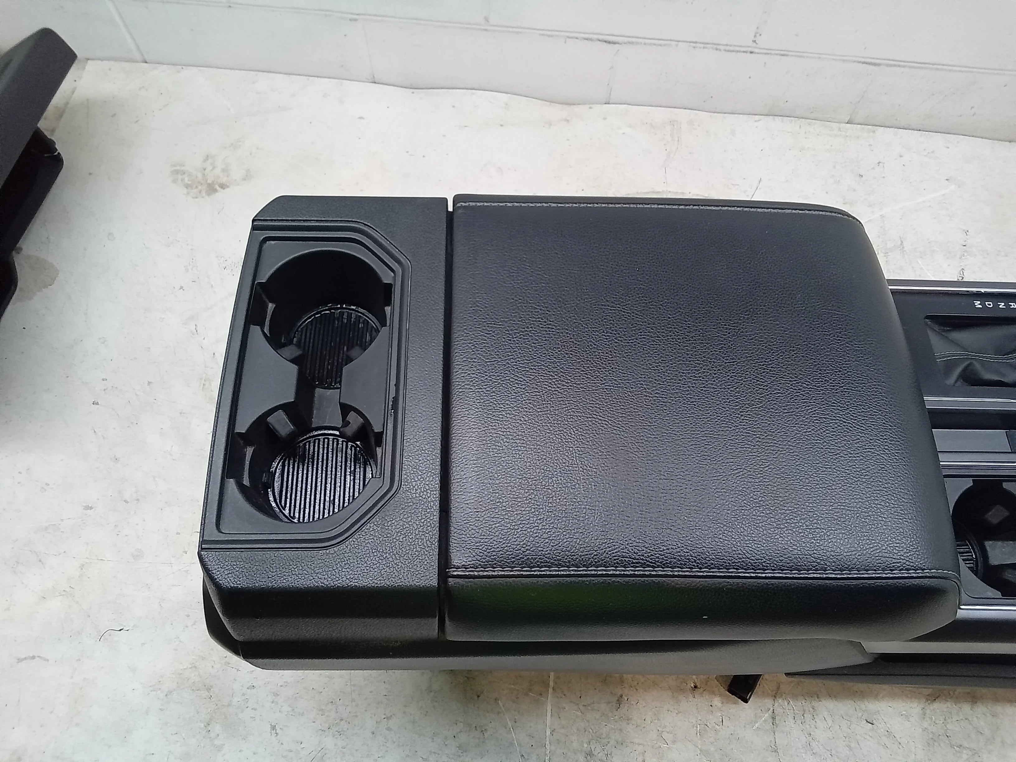 F150 19 Floor 100 Console W/ USB Pre-Owned Shifter OEM Ford Center (Good) Plug