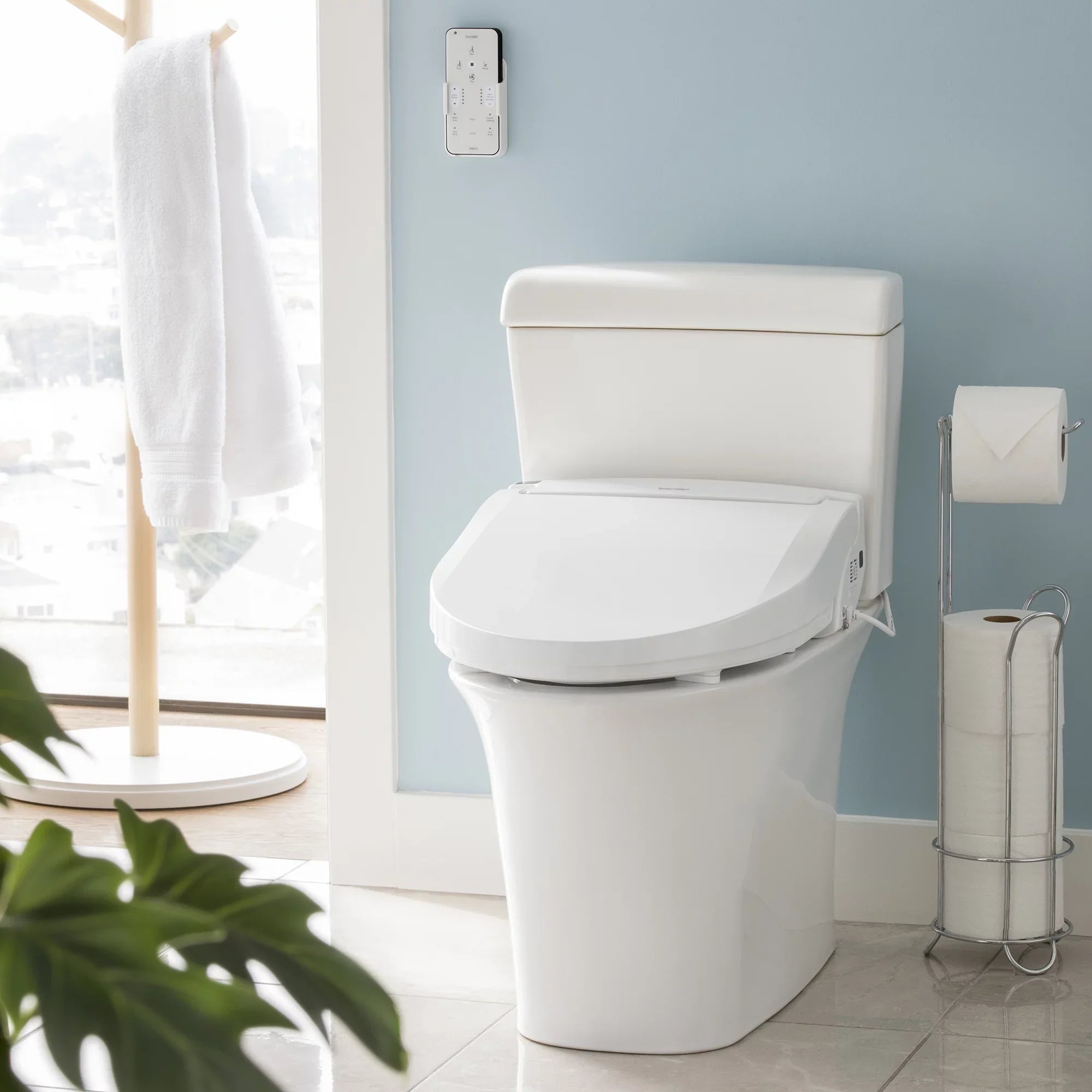 Bron Control, Remote Bidet with Round White Seat Toilet Advanced DR802 Swash