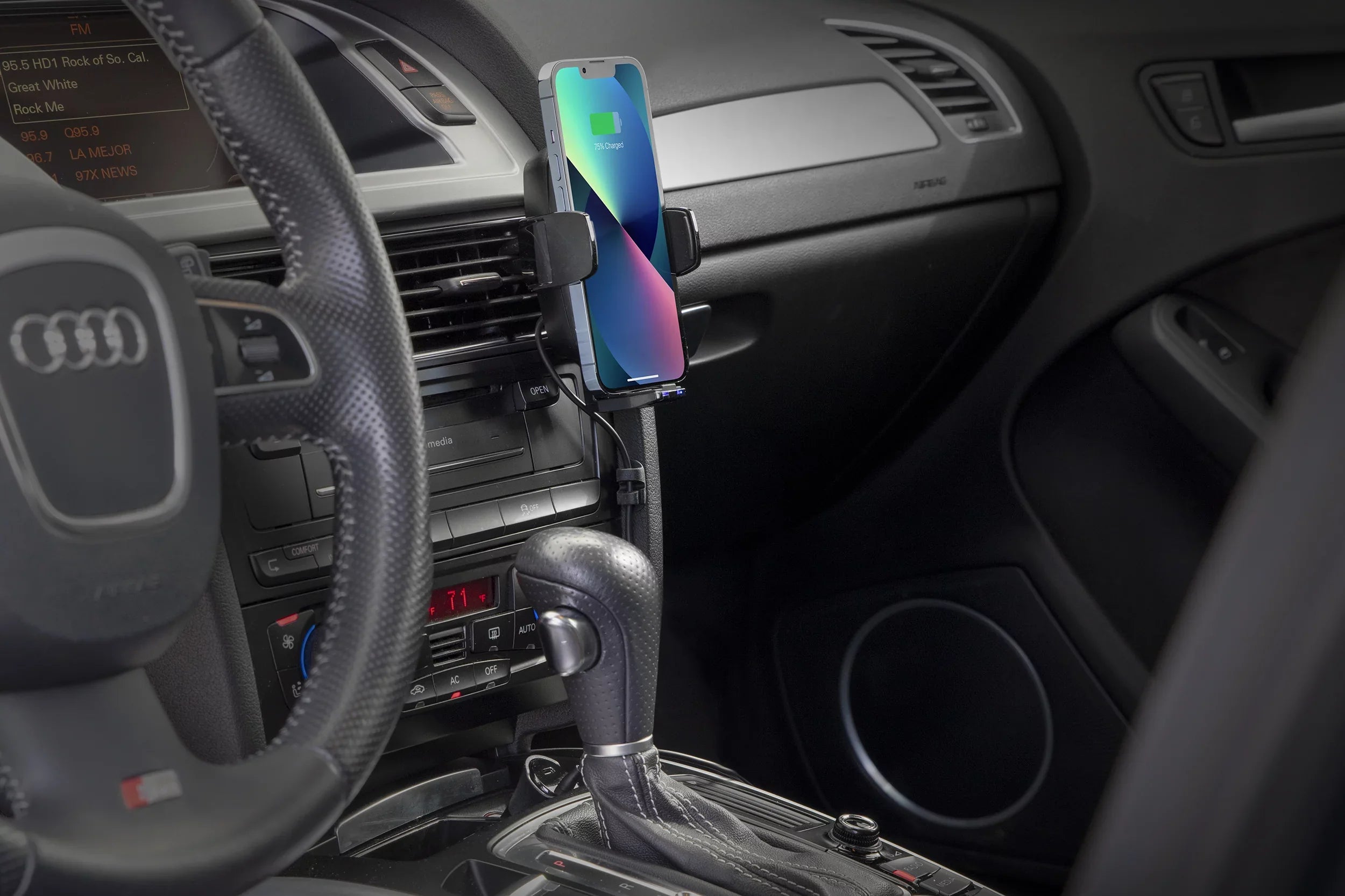 Qi-enabled Stick Grip UQ3WDV-SP Phone w/ Wireless Scosche Black Universal Charging Mount