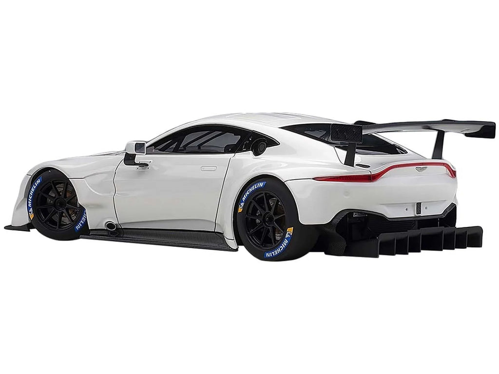with 1/18 PRO Le Model Mans Vantage Aston by Martin Autoart GTE 2018 Carbon White Accents Car