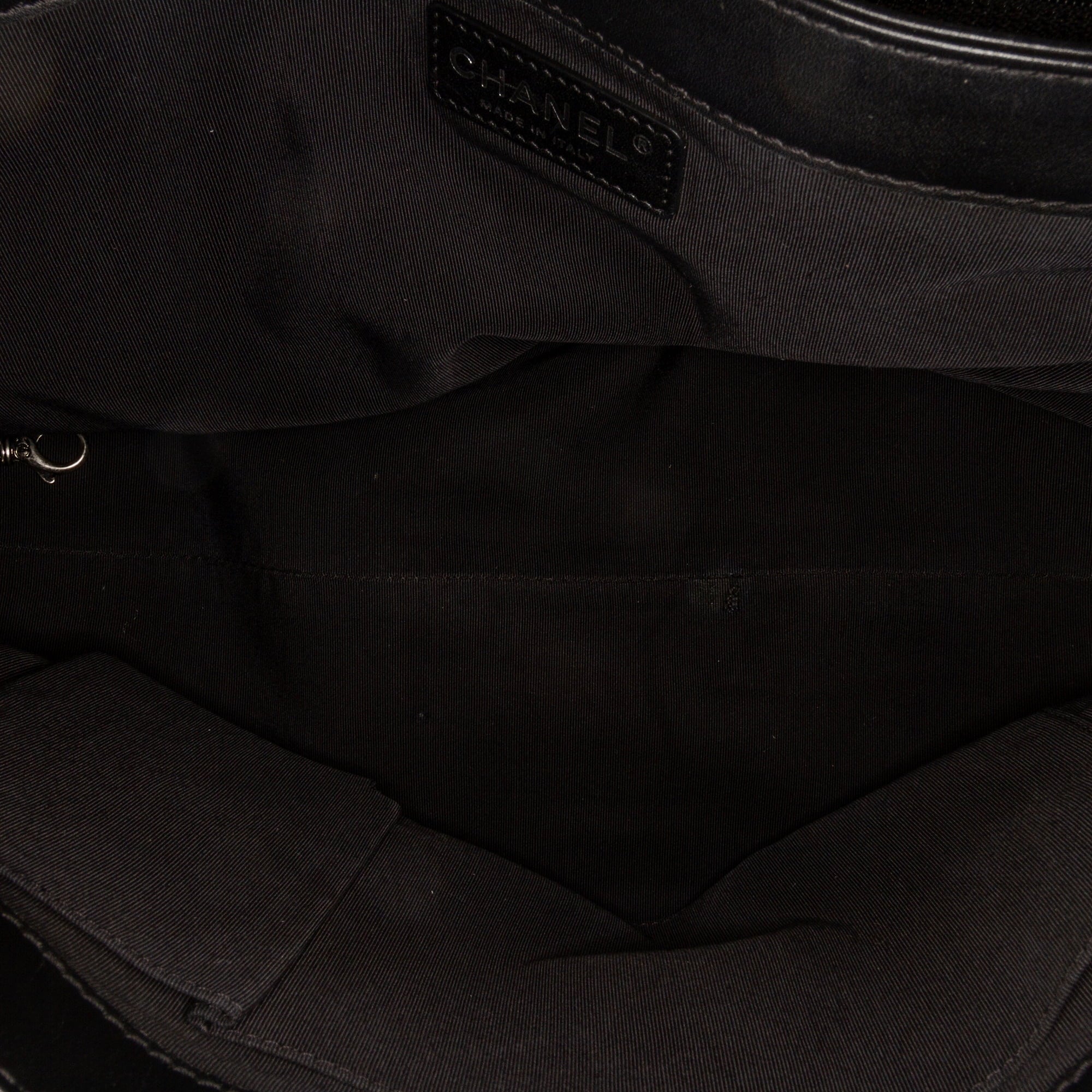 Patent Pre-Owned Black Leather Tote Authenticated Tote Bag Unisex Chanel (Good) Boy Reverso Shopping