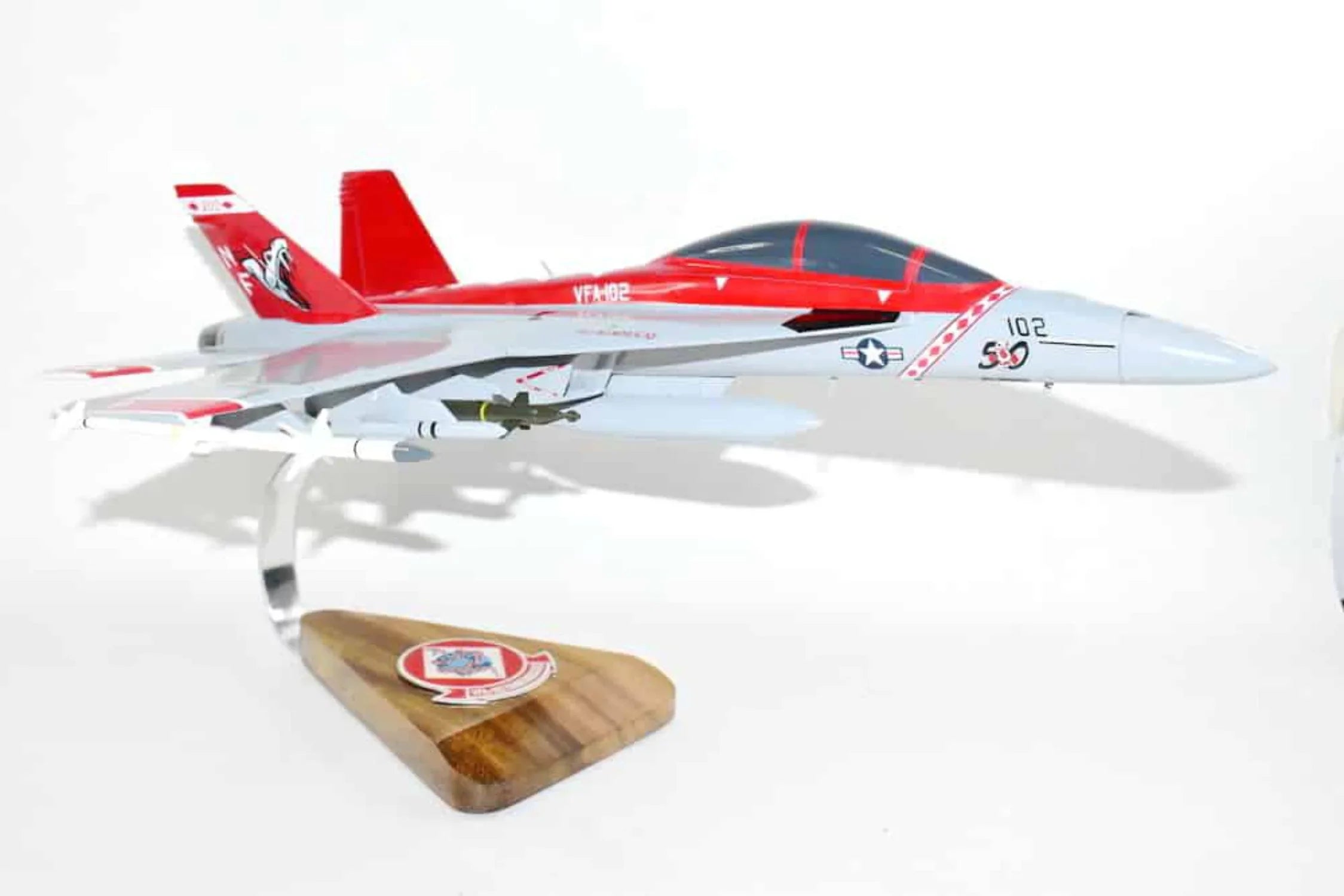F/A-18F Fighter/Attack Mahogany, 1/40th (2005) VFA-102 Diamondbacks Model, (18) Navy, Scale,